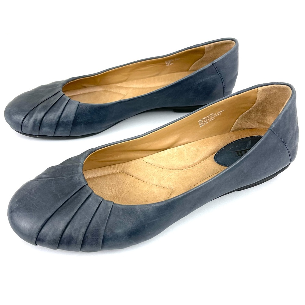 Earth Women's Navy Leather Pleated Ballet Flats